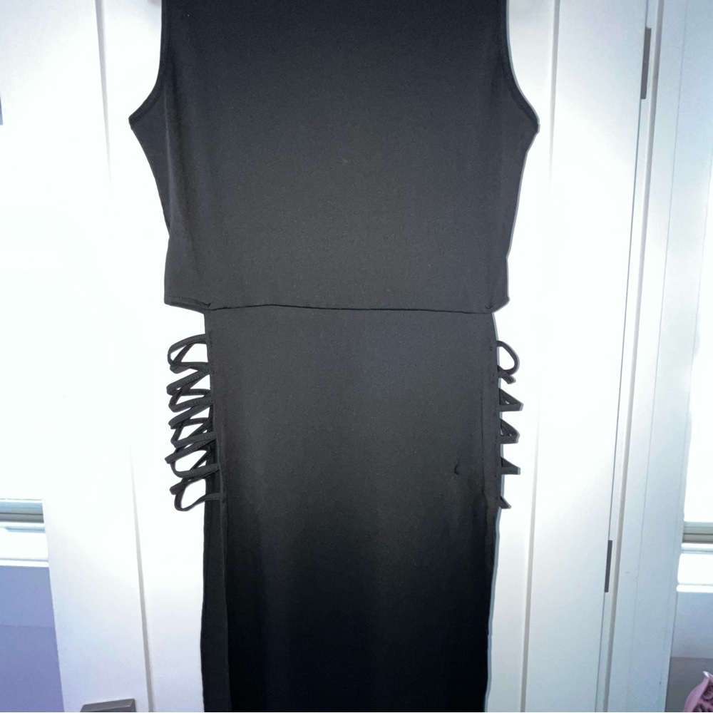 Sleeveless Open Sided Maxi Black Dress - Picture 14 of 15